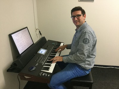 Keyboard leren spelen bij muziekschool Hidding